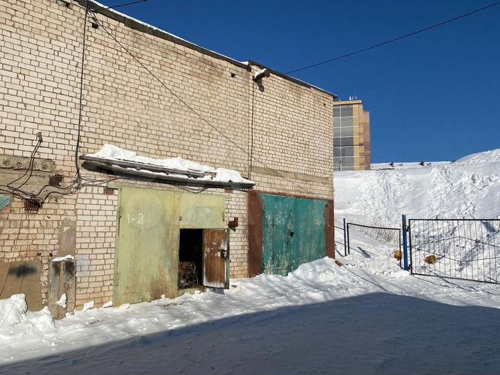 Гараж, > 30 м²