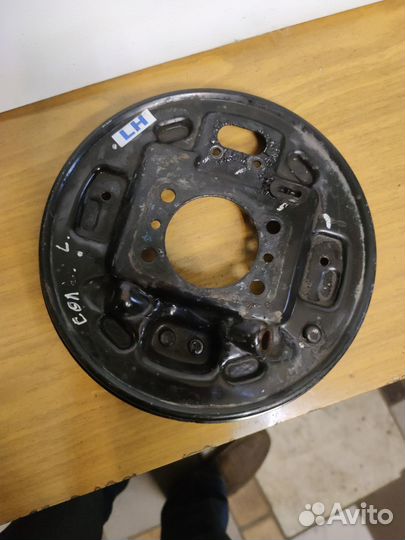 Щит тормозной задний левый Kia Rio 3 Solaris 1