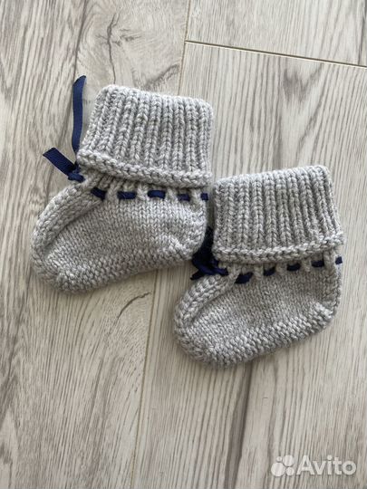 Вязанные носочки на малыша