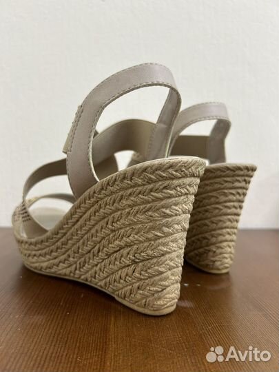 Босоножки 37