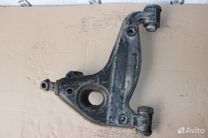 Передний нижний левый рычаг Mercedes S-Class W140