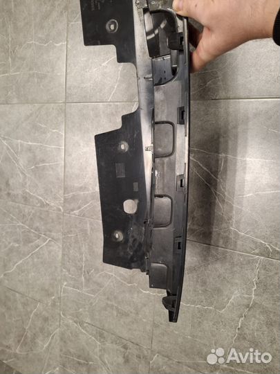 Решетка радиатора Renault Duster 623103564R