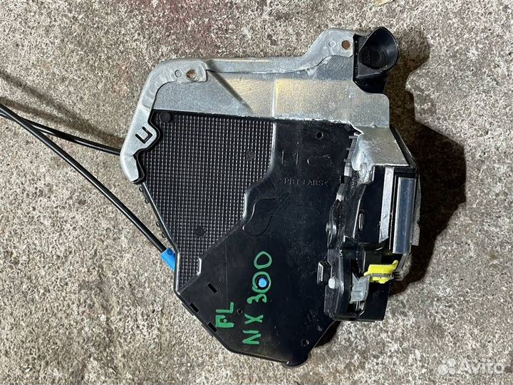 Замок двери передний левый Lexus Nx300 F-Sport