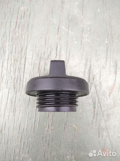 Крышка маслозаливной горловины Toyota Prius 1.5л