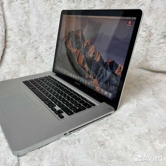 Apple macbook pro 15 (i5 8/240)