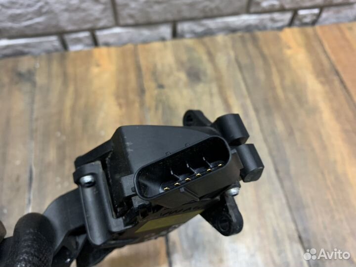 Skoda Rapid Педаль газа