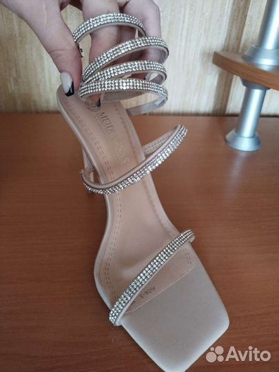 Босоножки 38