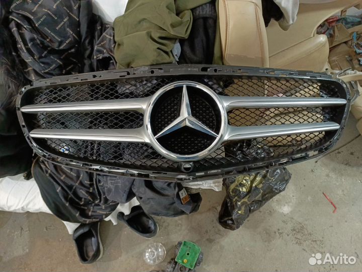Решетка переднего бампера Мерседес