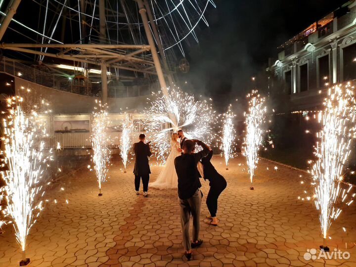 Тяжелый дым, конфетти, пиротехника