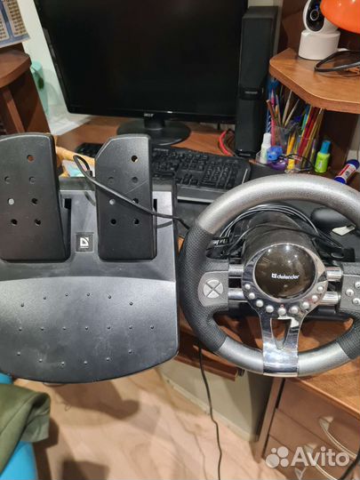 Игровой руль с педалями