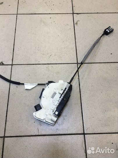 Замок дверной задний правый Skoda Fabia 2