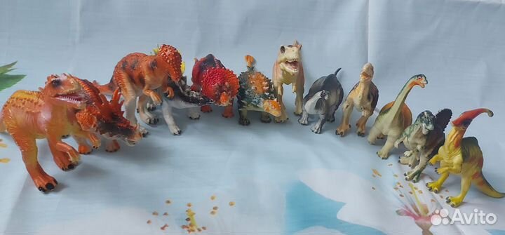 Набор динозавров (12 шт)