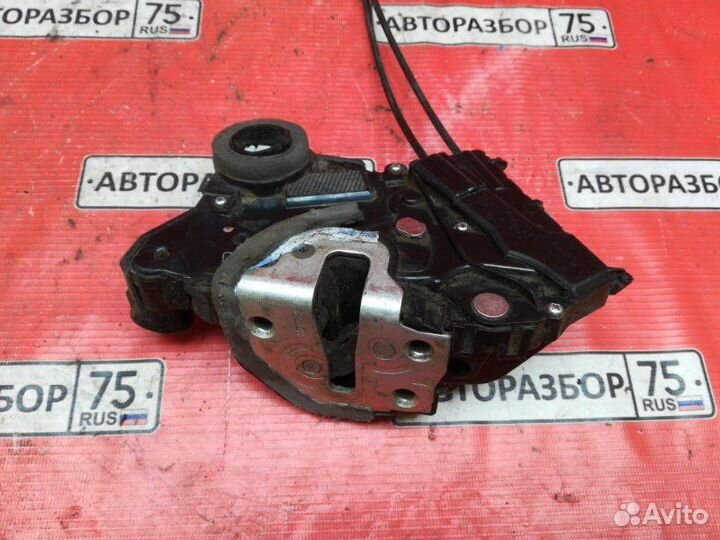 Замок двери передний левый Toyota Vitz NCP91 1nzfe