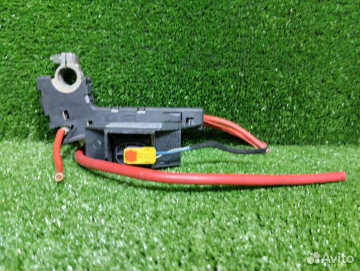 Клемма аккумулятора