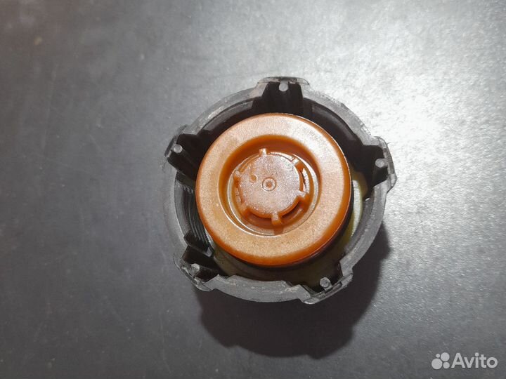 Крышка расширительного бачка Renault Logan 2