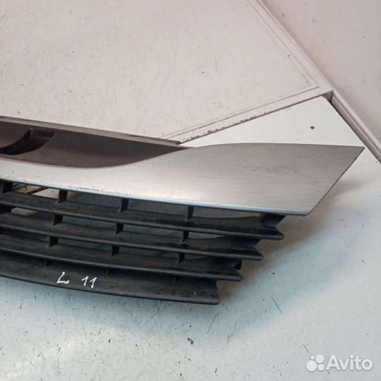 Решетка радиатора Renault Laguna 2 2004 8200390126