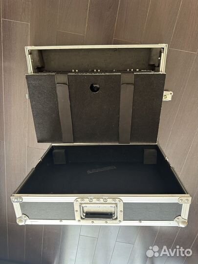 Traktor kontrol s4 mk1 с фирменным кейсом