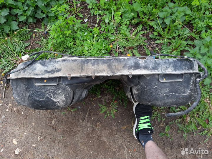 Бензобак mitsubishi outlander 1