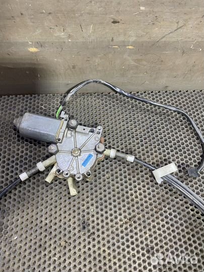 Стеклоподъемник передний правый Ауди 80 B4 Audi