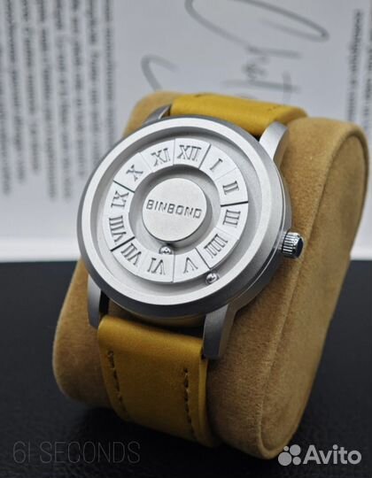 Часы с магнитными шариками