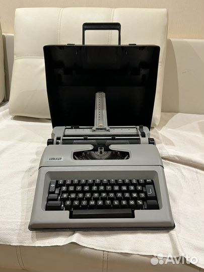 Печатная пишущая машинка