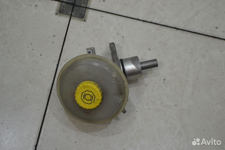 Главный тормозной цилиндр Volkswagen Passat B5