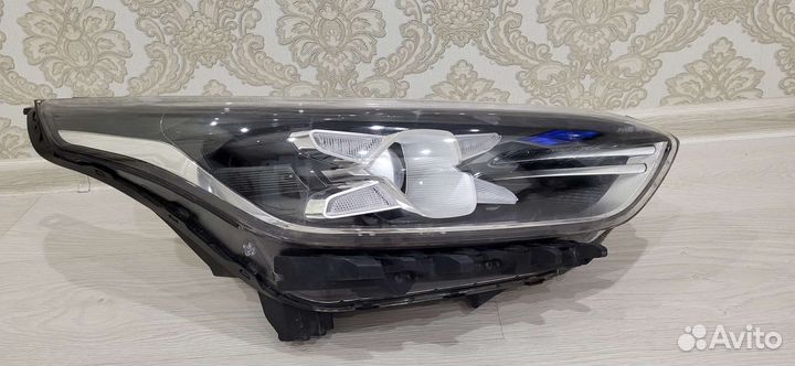 Продам правую фару на Kia Cerato 4