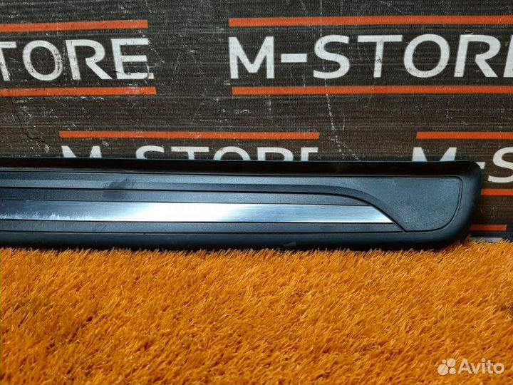 Накладка на порог салона передняя правая Bmw