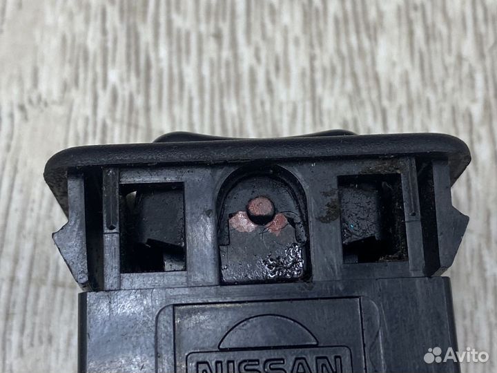 Кнопка подогрева сиденья nissan maxima A32 Лев