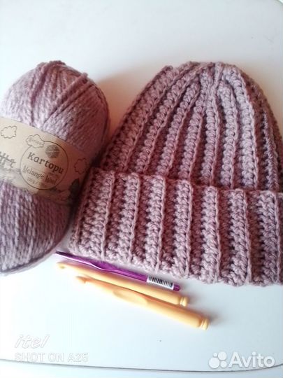 Шапки женские вязаные