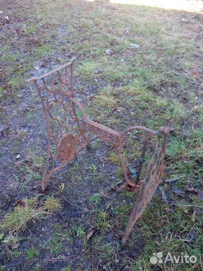 Станина чугунная от швейной машинки Зингер