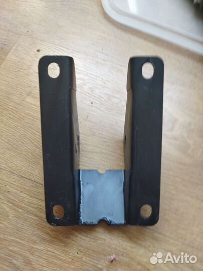 Кронштейн ваз-2101, 2121 штанги продольной