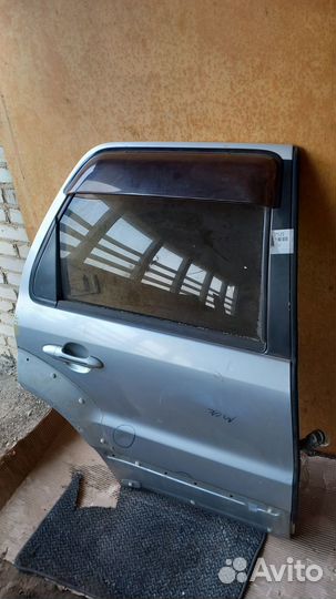 Ford Escape тайванец 2007-09 правая задняя дверь