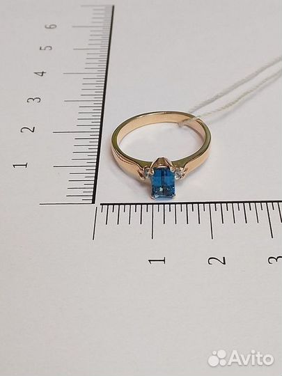 Кольцо с синтетическим камнем Золото