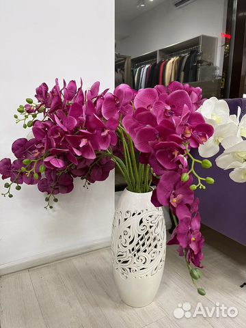 Ваза с искусственными цветами