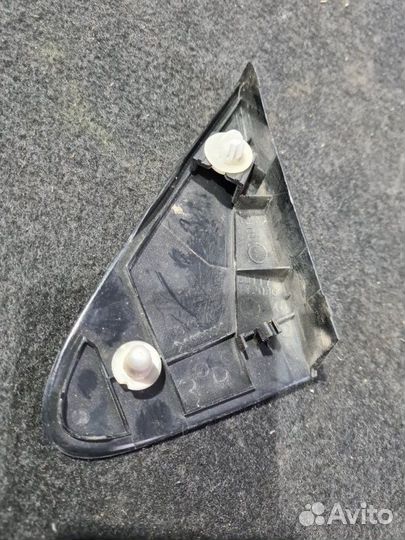 Накладка крыла правая Toyota Corolla E150 1.6