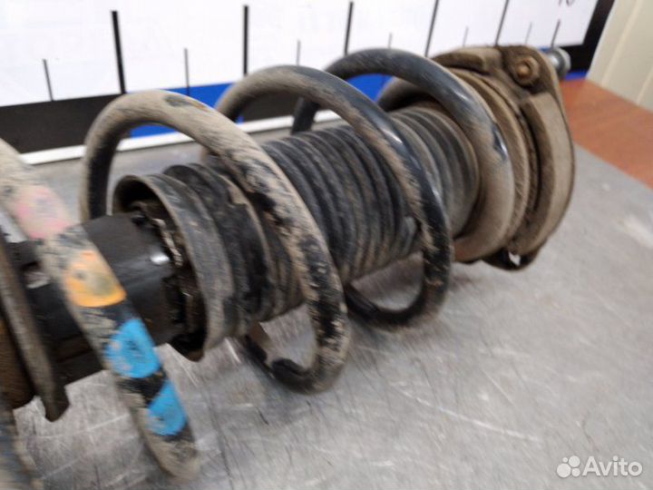 Стойка передняя левая Volkswagen Jetta 5 BSE 2006