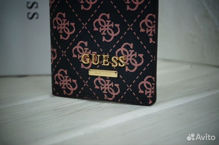 Обложка на паспорт новая Guess коричневая