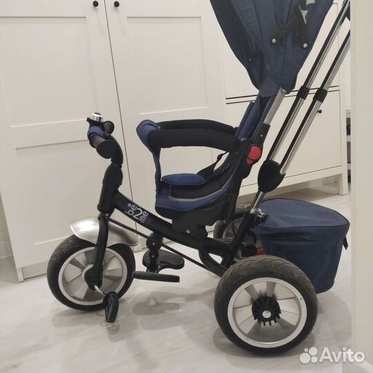 Трехколесный велосипед с ручкой