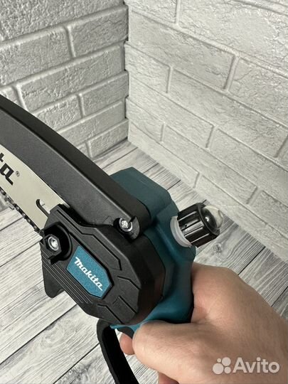 Аккумуляторная мини пила makita