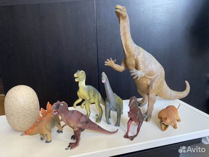 Фигурки динозавров