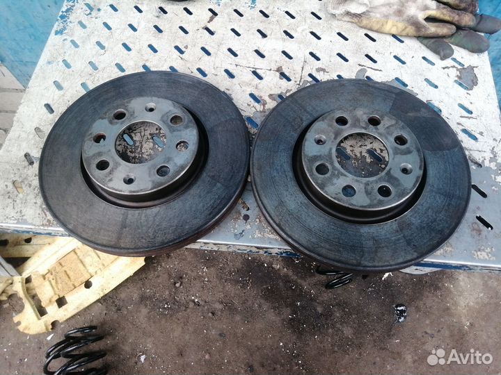 Тормозные диски передние Opel Corsa D