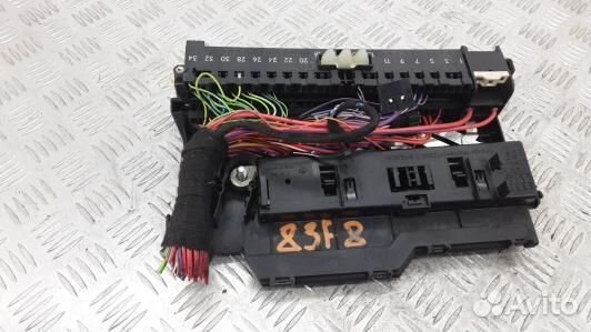 Блок предохранителей BMW X3 E83 (83F08M101)