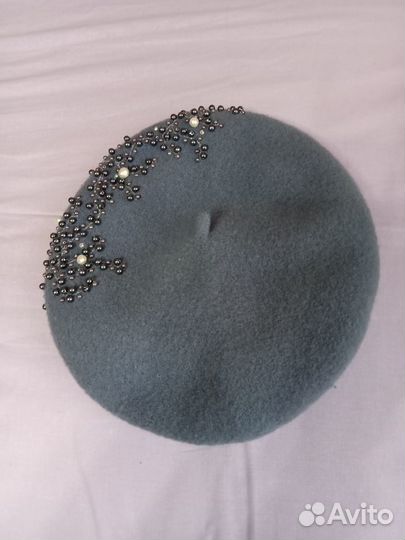 Берет фетровый с украшением из бусин