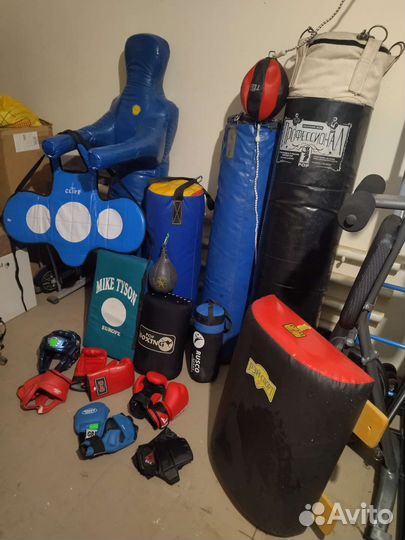 Боксерский мешок, манекен, перчатки, макивара и тд