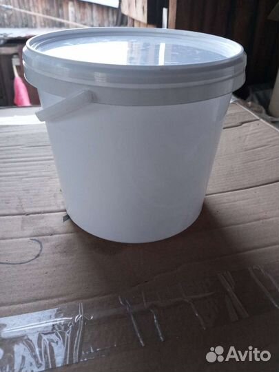 Ведро пластиковое с крышкой