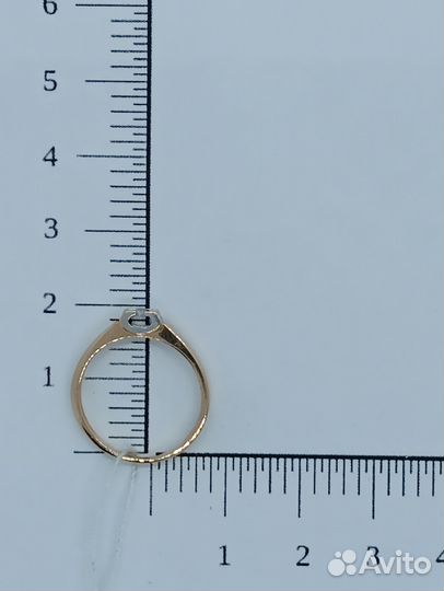 Кольцо с природным камнем Золото