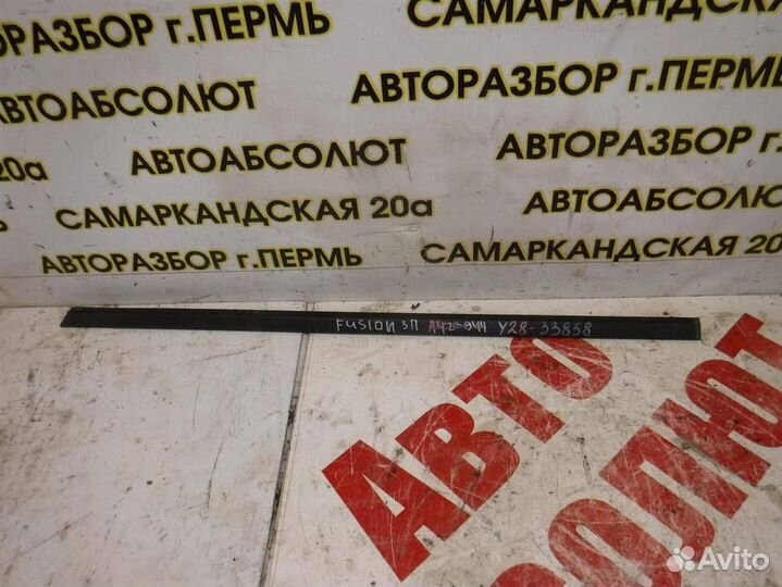 Накладка стекла заднего правого Ford Fusion 2002