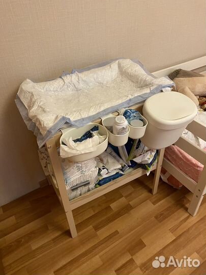 Пеленальный столик IKEA с контейнерами