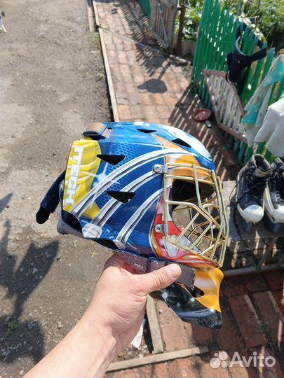 Шлем хоккейного вратаря